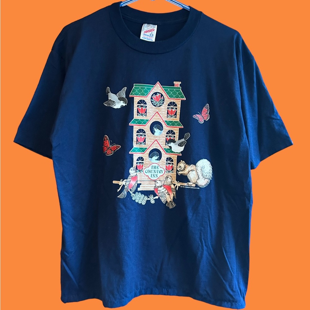 Vintage 90s Printed Birdhouse Tee. - Gem